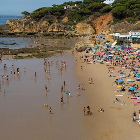 Δωμάτια σε οικογενειακή κατοικία Charmoso A 300m Da De Olhos De Agua ! *