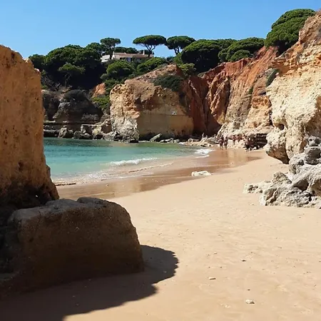 Δωμάτια σε οικογενειακή κατοικία Charmoso A 300m Da De Olhos De Agua ! Αλμπουφέιρα